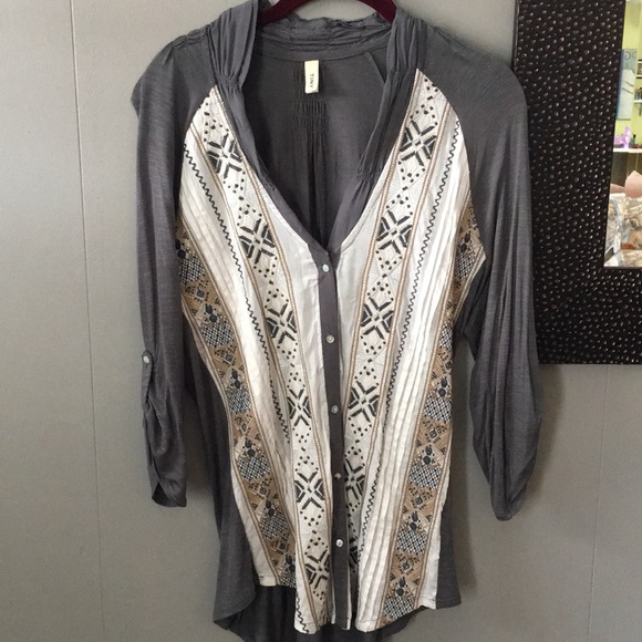 Anthropologie Tops - Tiny embroidered front button up large